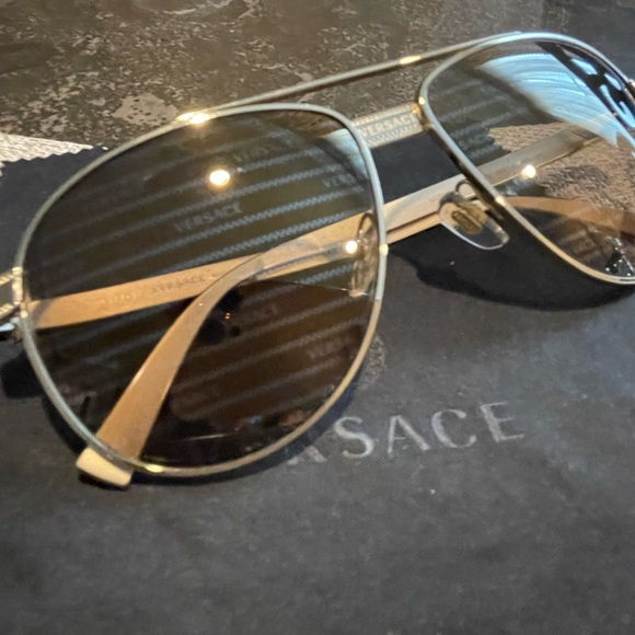 Authentic Versace Aviator Sunglasses (Unisex) - Picture 5 of 5